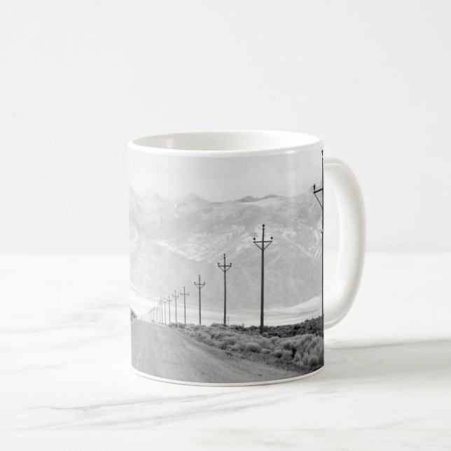 Eine einsame Straße und Power | San Juan Mountains Kaffeetasse (VorderseiteRechts)