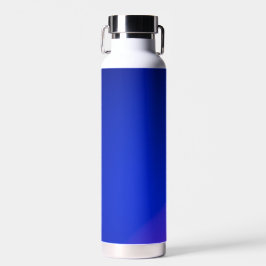 Eine elegante blaue isolierte Wasserflasche mit ei Trinkflasche
