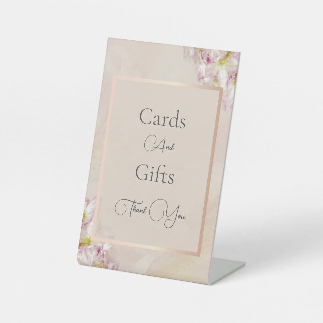 Eine elegante blumengeschmückte Rose mit Gold und  Sockelschild (Vorderseite)