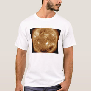 Eine enorme X-klasse Sonneneruption bricht auf dem T-Shirt