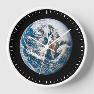 Eine Erde, die aus der Apollo 10 Raumsonde stammt. Uhr