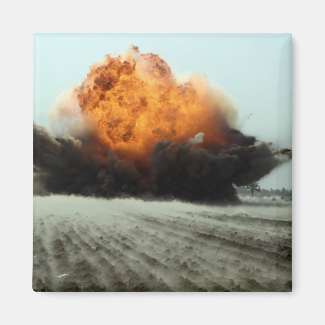 Eine Explosion bricht aus Magnet (Vorne)