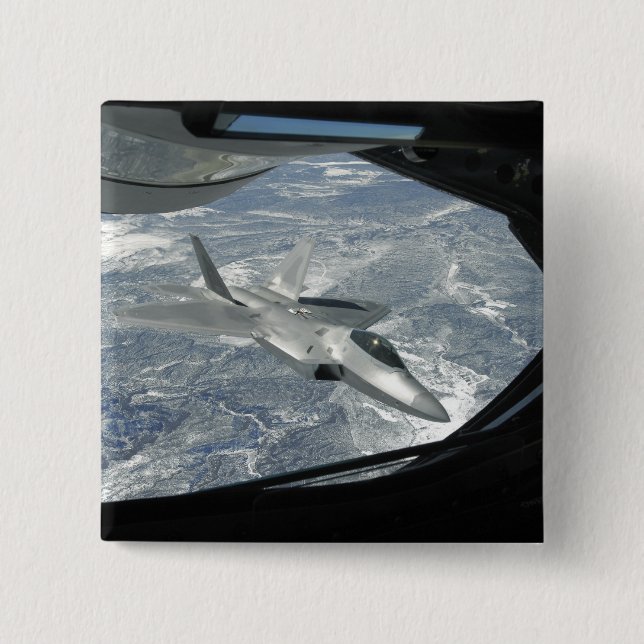 Eine F-22 Raptor-Bank weg von einer KC-135 Button (Vorderseite)