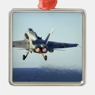 Eine F/A-18C Hornisse startet vom Führerraum Ornament Aus Metall