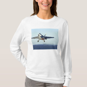 Eine F/A-18C Hornisse startet vom Führerraum T-Shirt