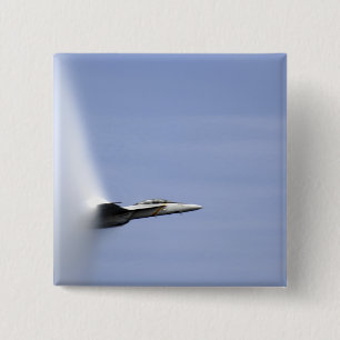 Eine F/A-18E Superhornisse erreicht die Button