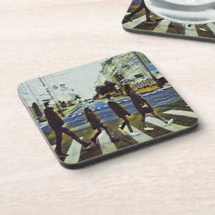 Eine Familie, die die Straße überquert Getränkeuntersetzer