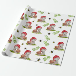 Eine farbenfrohe Waldfliege und eine Schnecke Geschenkpapier