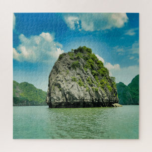 Eine felsige Insel in der Ha-Long-Bucht Vietnam Puzzle
