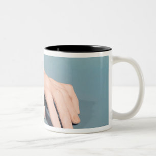Eine Form der Hand von Frederic Chopin Zweifarbige Tasse