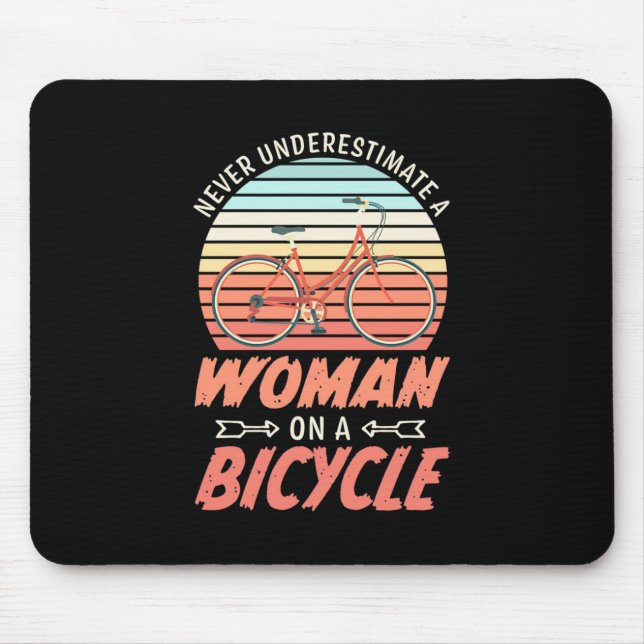 Eine Frau auf dem Fahrrad Mousepad (Vorne)