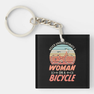 Eine Frau auf dem Fahrrad Schlüsselanhänger