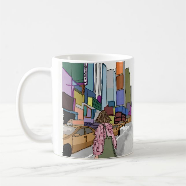 Eine Frau geht eine belebte, von der Straße gesäum Kaffeetasse (Links)