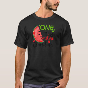 Eine Frau im Melon Watermelone Oma T-Shirt