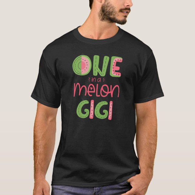 Eine Frau in einem Melon Gigi Niedlich Watermelon  T-Shirt (Vorderseite)