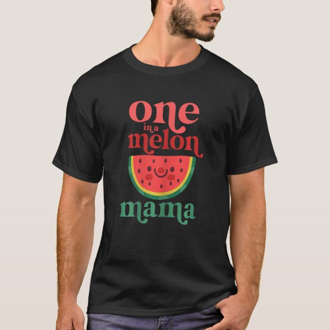 Eine Frau in einem Melon Mama Niedliche Wassermelo T-Shirt (Vorderseite)