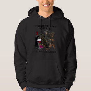 Eine Frau kann allein auf Wein nicht überleben Hoodie