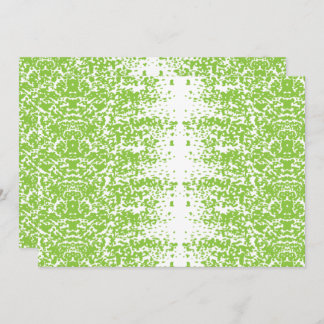 Eine Frau mit einem grauen Pullover und einer Bril Einladung