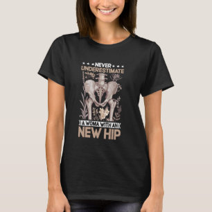 Eine Frau mit einem neuen Angesagte nie unterschät T-Shirt