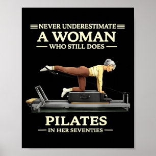 Eine Frau unterschätzen, die in den 70ern Pilates Poster