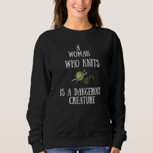 Eine Frau zu töten, die Strick ist eine gefährlich Sweatshirt