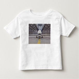 Eine Frontansicht auf ein unbemanntes Flugzeug von Kleinkind T-shirt