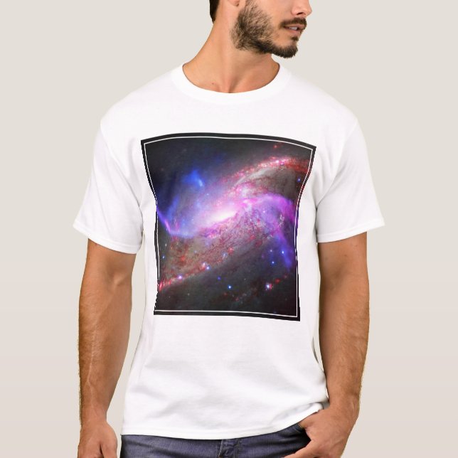 Eine galaktische Lichtshow in Spiralgalaxie Ngc 42 T-Shirt (Vorderseite)
