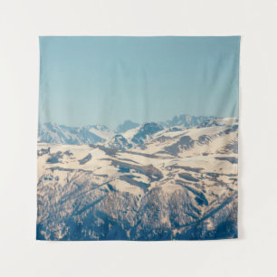 Eine Gebirgskette mit tauendem Schnee und Eis in d Wandteppich