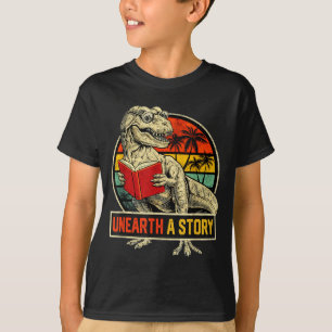 Eine Geschichte ausgraben Dinosaurier Lesebuch Din T-Shirt