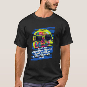 Eine gewöhnliche Person mit außergewöhnlichem Pug T-Shirt