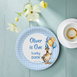 Eine glückliche Ente mit blauen Gingham Geburtstag Pappteller