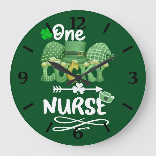 Eine glückliche Krankenschwester mit Gnomen Große Wanduhr (Vorderseite)
