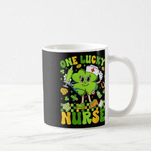Eine glückliche Krankenschwester St Patricks Day S Kaffeetasse