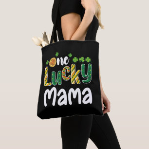Eine glückliche Mama passende Familie St. Patrick'