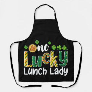 Eine glückliche Schulköchin am St. Patrick's Day Schürze