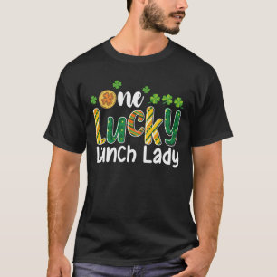 Eine glückliche Schulköchin am St. Patrick's Day T-Shirt