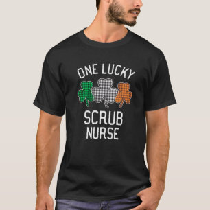Eine glückliche Scrub Nurse St Patrick's Day Irish T-Shirt