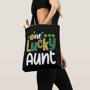 Eine glückliche Tante passende Familie St. Patrick