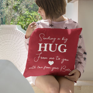 Eine große Umarmung zum roten Valentinstag Monogra Kissen