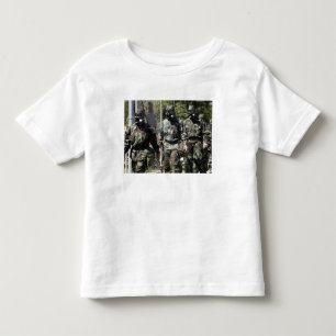 Eine Gruppe Solarherausforderungsteilnehmer Kleinkind T-shirt
