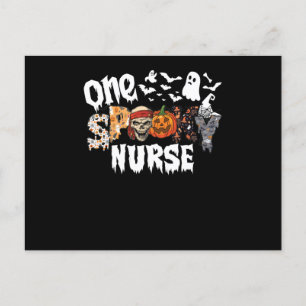 Eine Halloween-gruselige Krankenschwester Leopard  Feiertagspostkarte