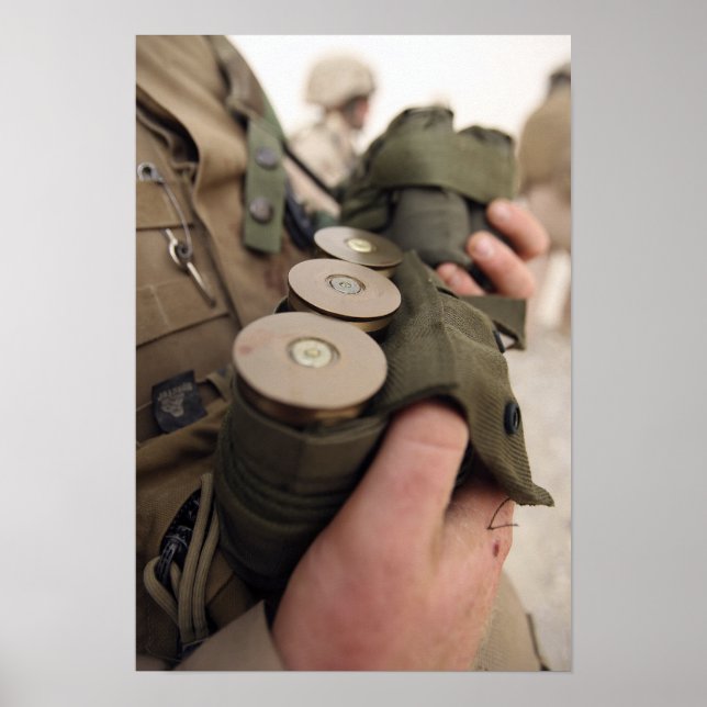 Eine Handvoll mit 40 mm Granaten Poster (Vorne)