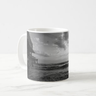 Eine herrliche Strandmorgens, graue Tasse