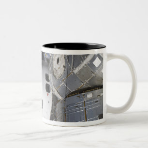 Eine Hochwinkel Ansicht der Crewkabine Zweifarbige Tasse