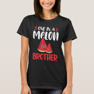 Eine in einem Melon Brother Watermelon Familie Mat T-Shirt