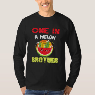 Eine in einem Melon Brother Watermelon Familie Mat T-Shirt