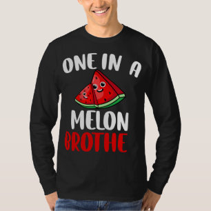 Eine in einem Melon Brother Watermelon Fruchtfamil T-Shirt