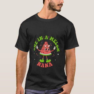 Eine in einem Melon Nana Coole Wassermelone T-Shirt