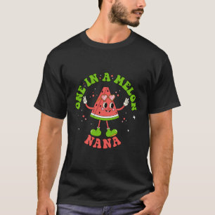 Eine in einem Melon Nana Coole Wassermelone T-Shirt