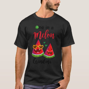 Eine in einem Melon Oma Watermelon Sommer Hawaiian T-Shirt